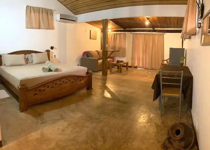 Hostal Tamahostel & Glamping Tamarindo